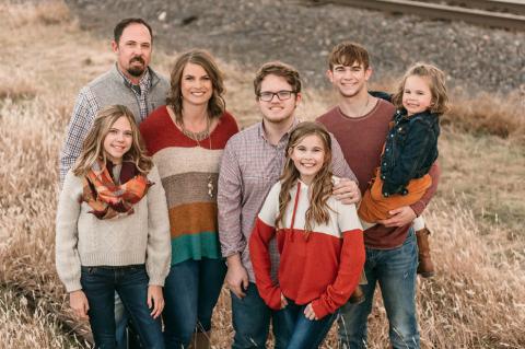 The McGrath family: Scott, Lilian, Lisa, Benton, Lynsi, Jaren, Layci. (Photo by Andrea Rodger Photography)